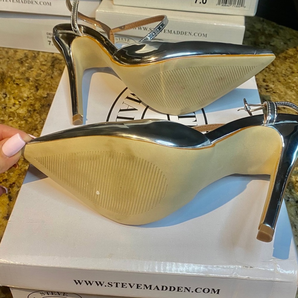 Silver high heels - Picture 4 of 4